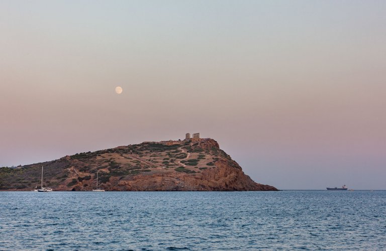 Sunset (and a full moon) at the Temple of Poseidon. | Photo: Manos Chatzikonstantis