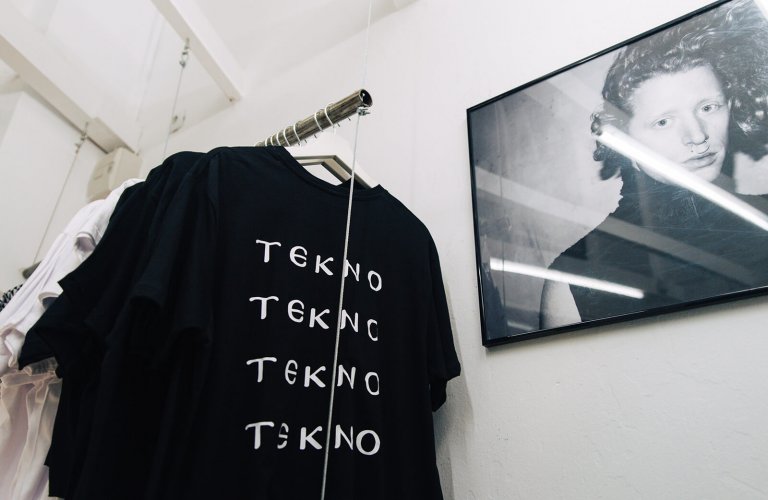 a black t-shirt that says tekno at Hemnoid in Athens