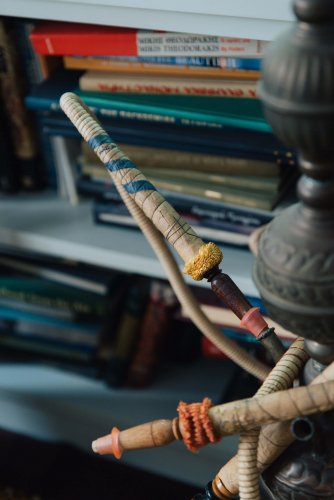 a hookah pipe in front of shelves with books