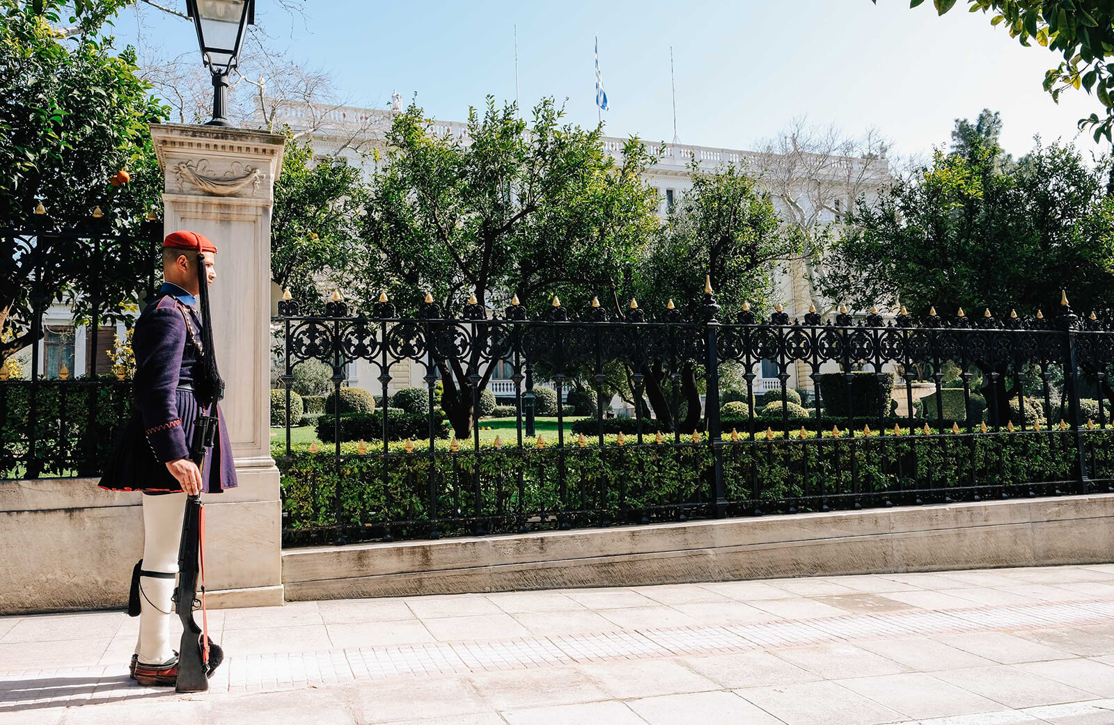 An evzone stands guard outside the Presidential Mansion. | Photo: Georgios Makkas 