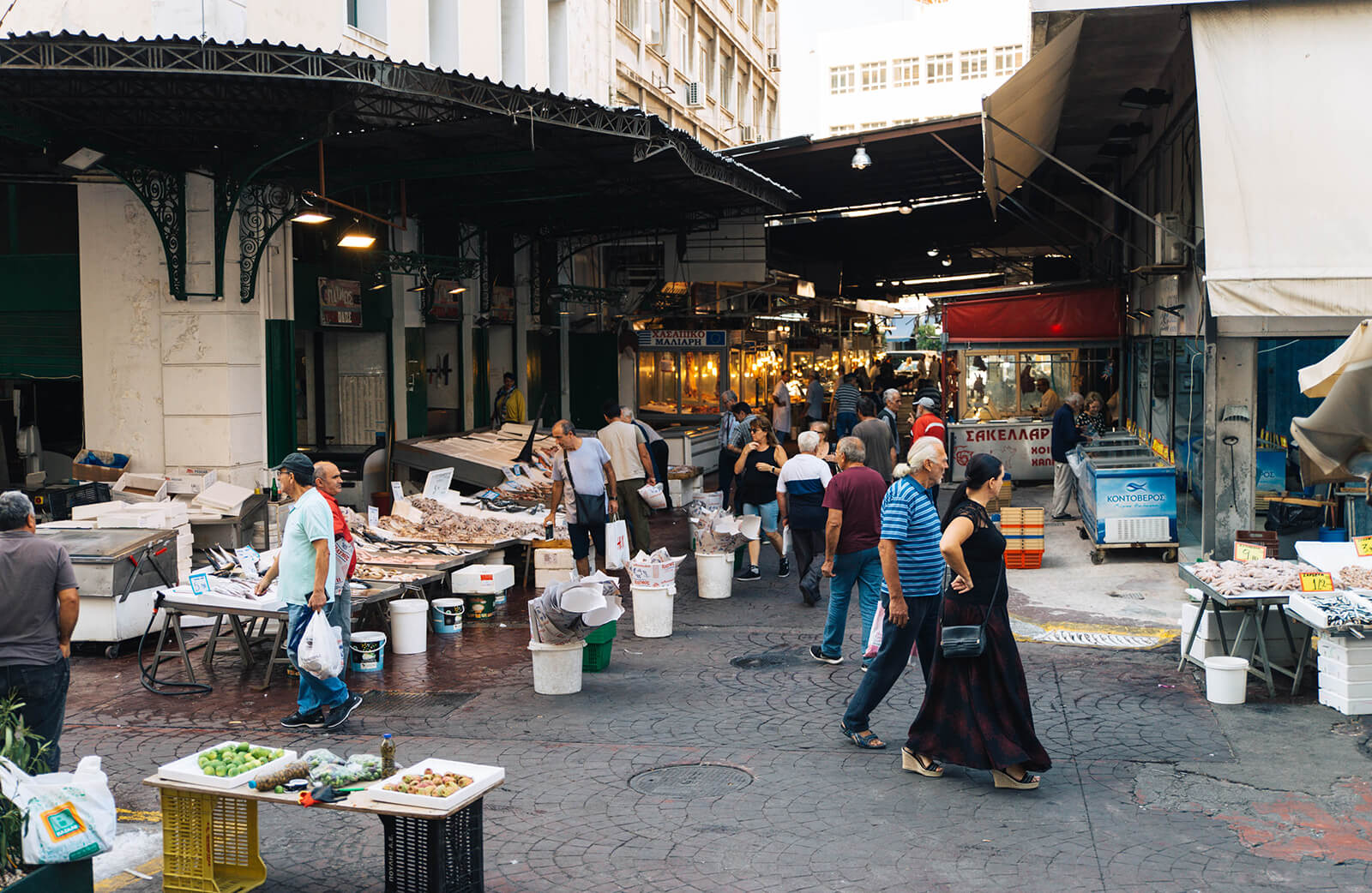 Experience the real Piraeus at the flea market. | Photo: Thomas Gravanis 