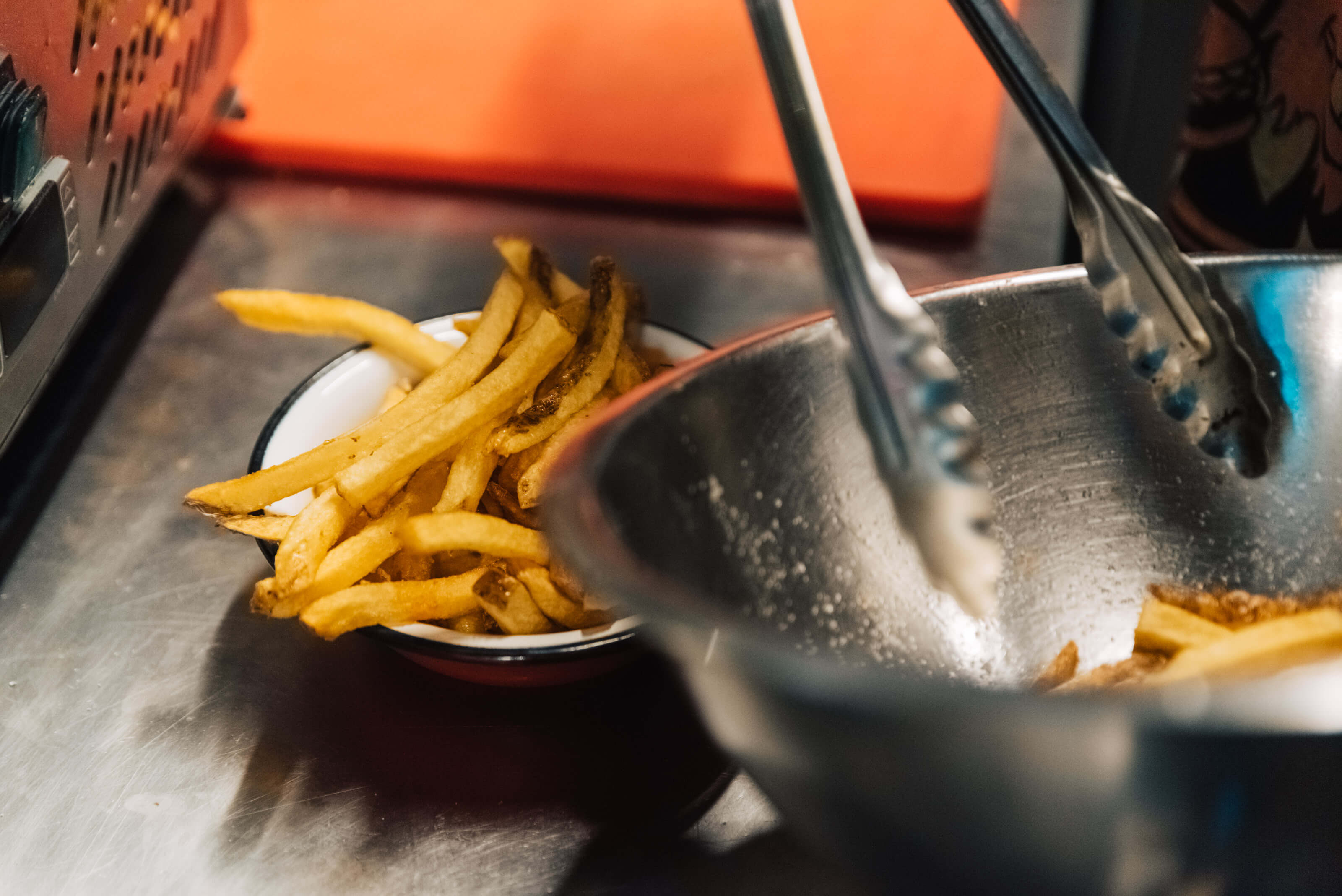 Freshly hand-cut fries is always extra points. | Photo: Thomas Gravanis 