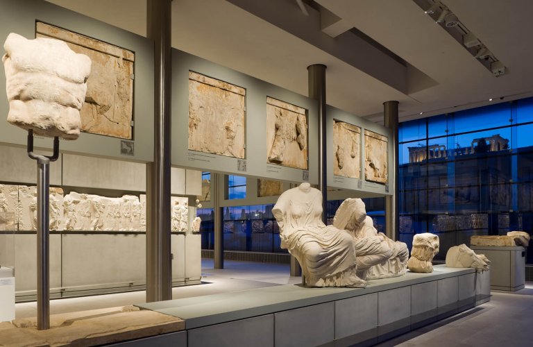 East pediment. The exhibition combines original sculptures with plaster copies of those now in the British Museum. | Courtesy: The Acropolis Museum. Photo by Nikos Daniilidis.