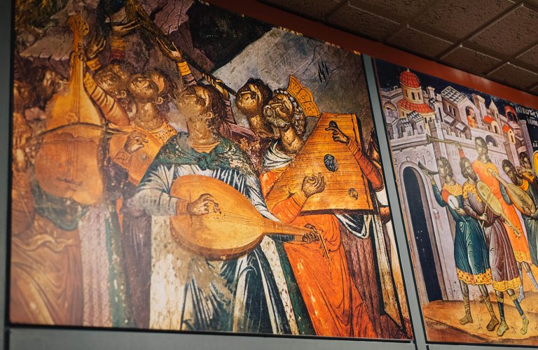 Emblazonments of musical instruments on post-Byzantine era murals. | Photo: Thomas Gravanis