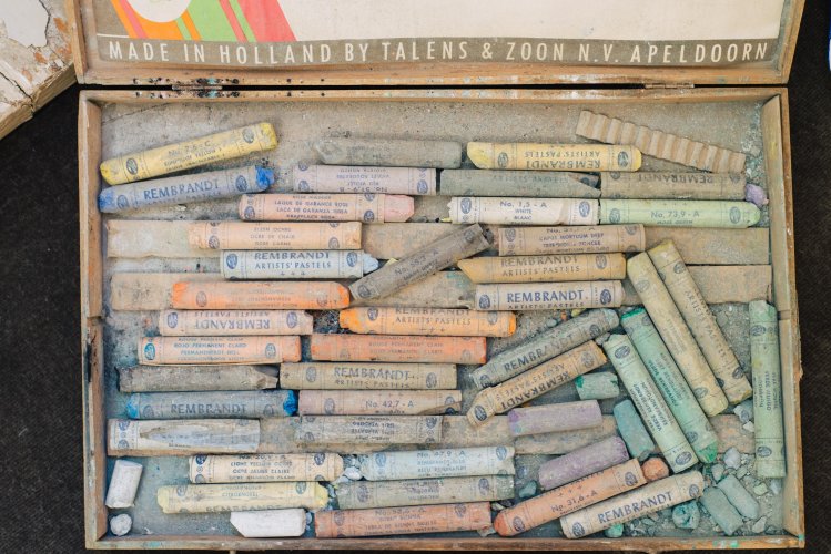 Pastels used by the artist. | Photo: Thomas Gravanis