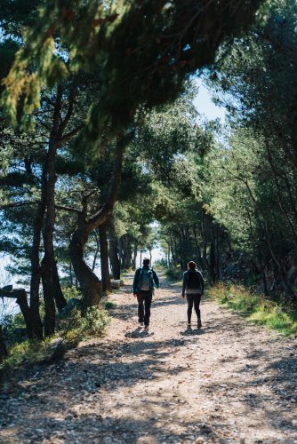 two people hiking in Mount Pendeli, Athens