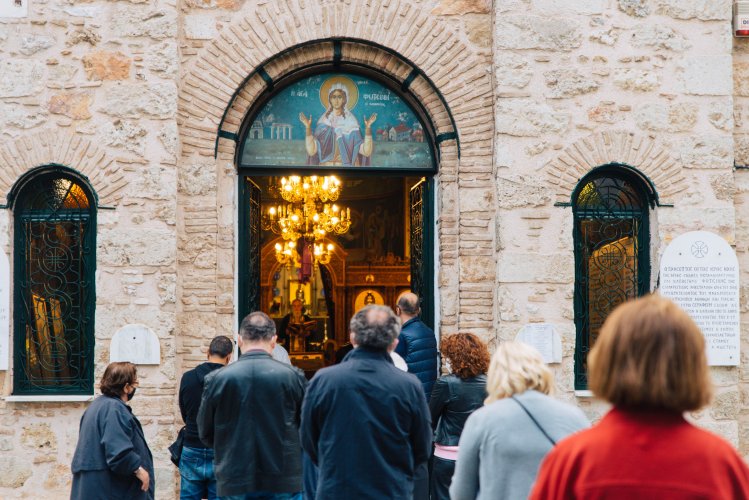 faithfull crowd waiting to enter the church