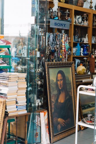 An antique store, a painting of Mona Lisa, books and thousands smallwares.