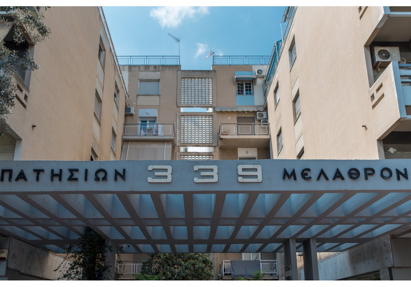 the entrance of a building, the sign reads "Patision Melathon 339".